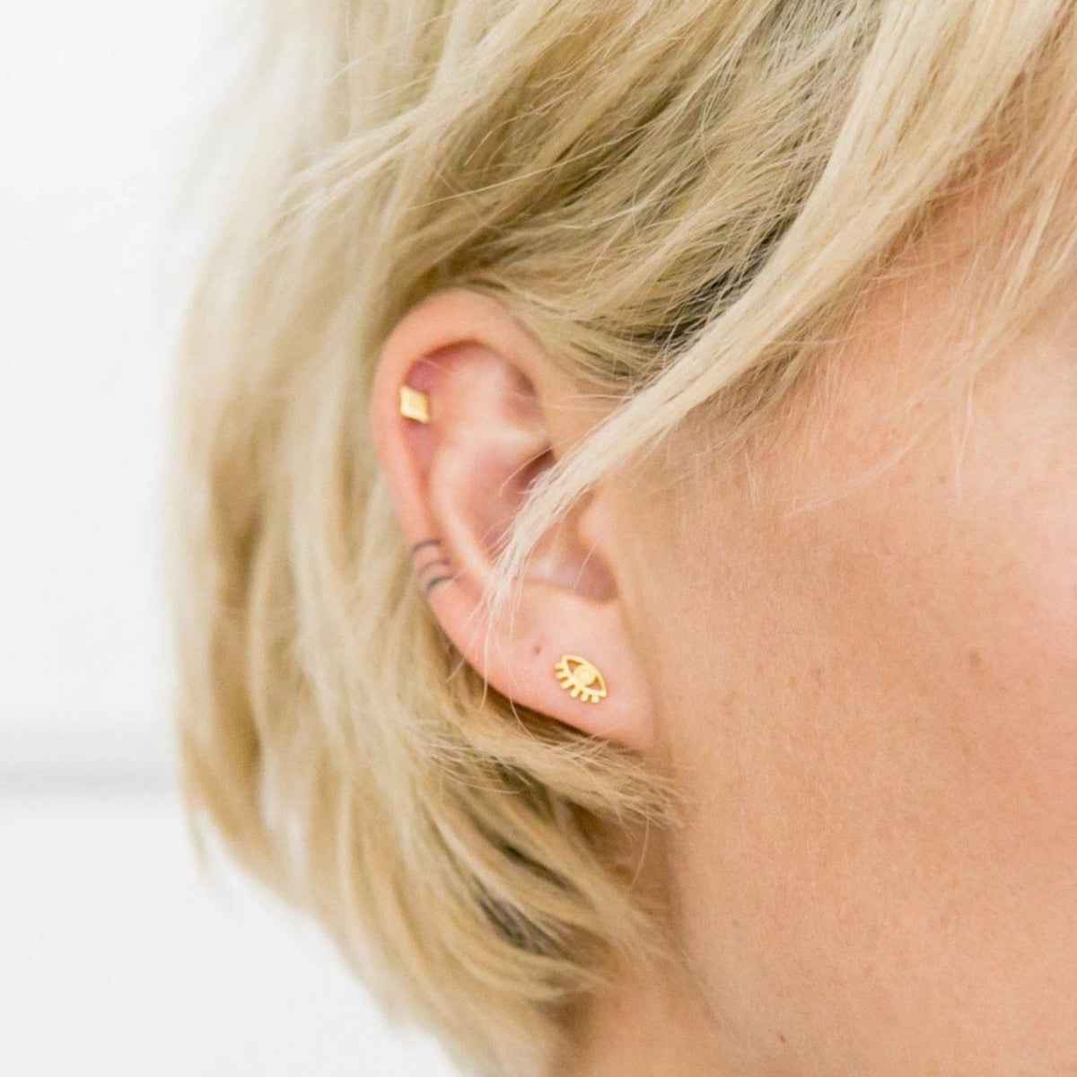 Good vibes. Lucky charm. Protector of evil spirits. No matter which way you put it, the Evil Eye Stud Earrings are a good omen and carries only well wishes along with it.