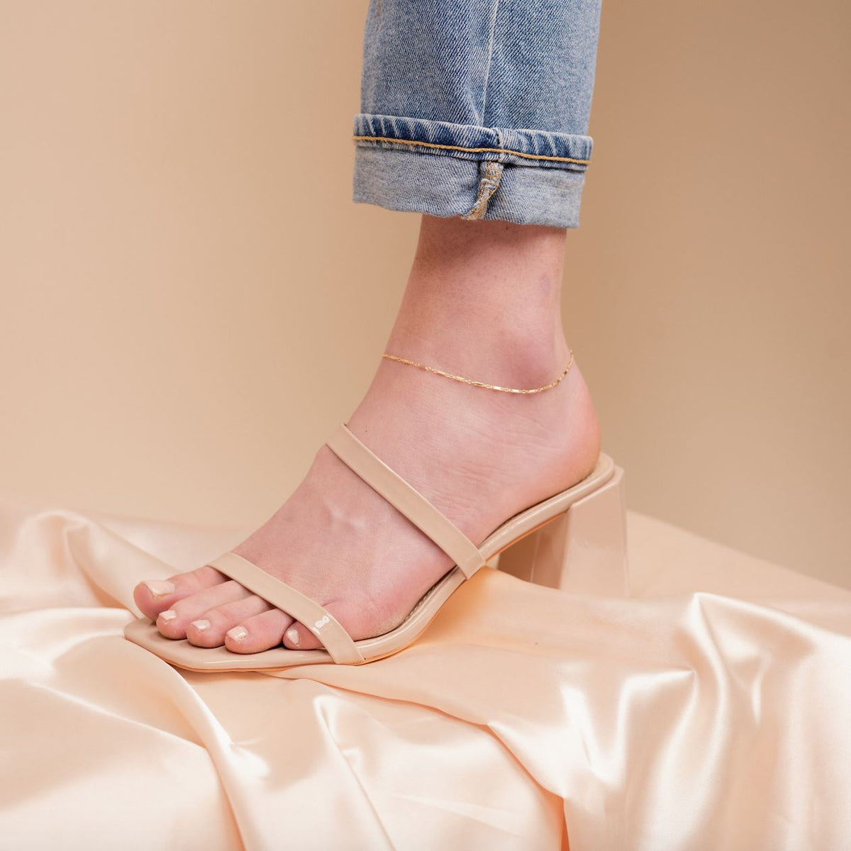 Dainty, handmade Linked Anklet by Katie Dean Jewelry. Perfect for Summer!